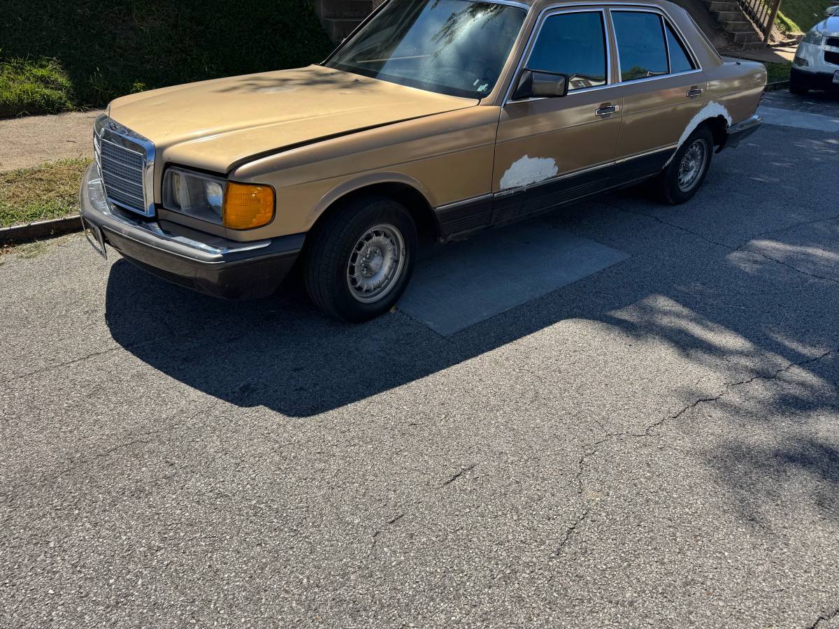 Mercedes-300-diesel-1983-custom-1