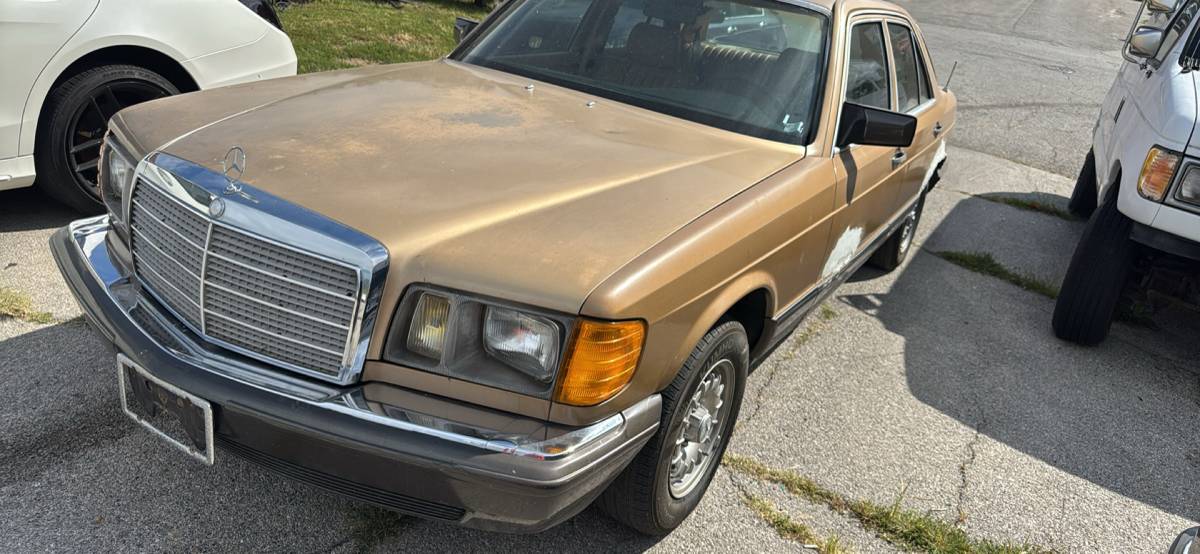 Mercedes-300-diesel-1983-custom-11