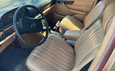 Mercedes-300-diesel-1983-custom-8