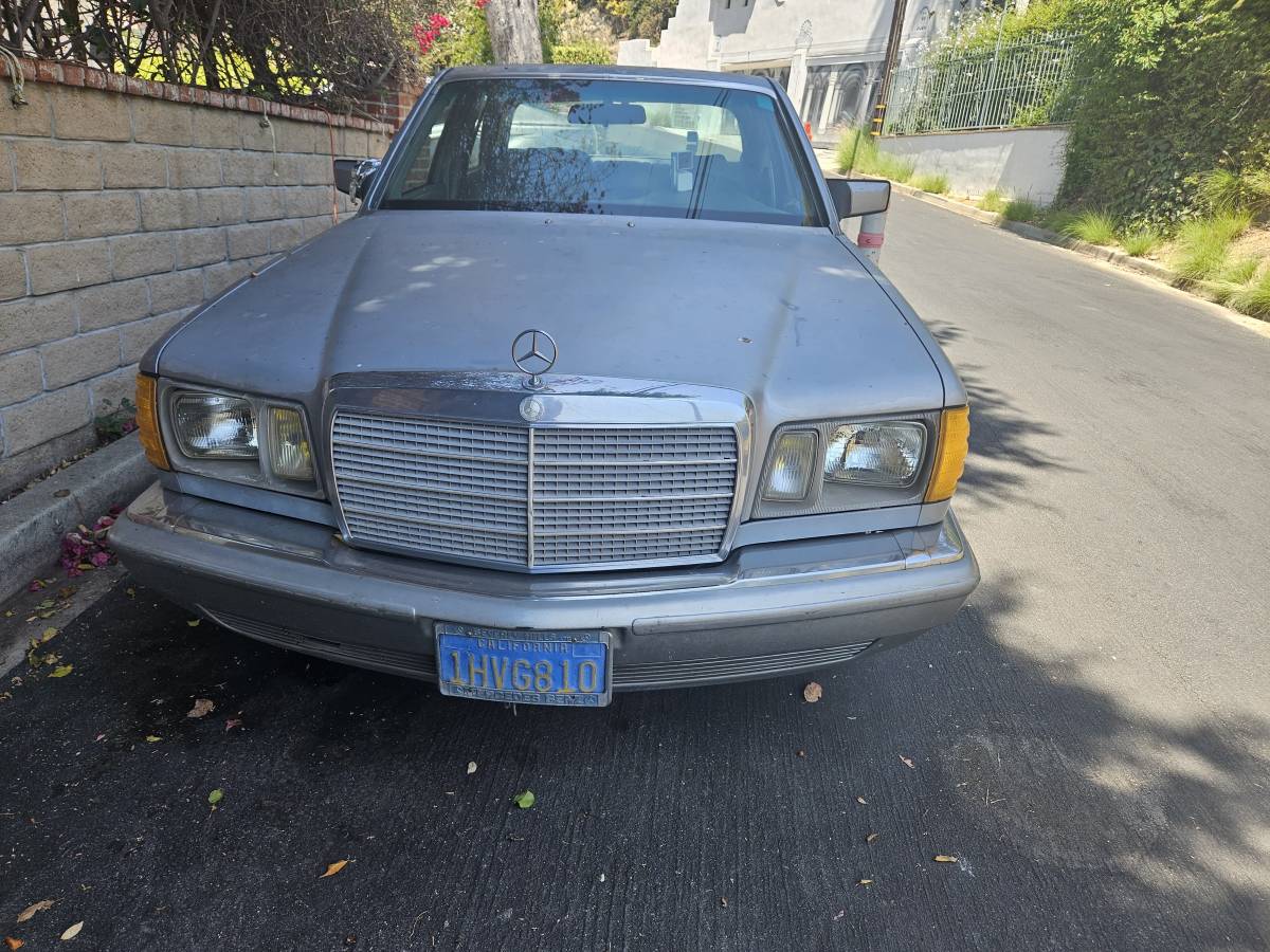 Mercedes-300-diesel-1984-blue-1