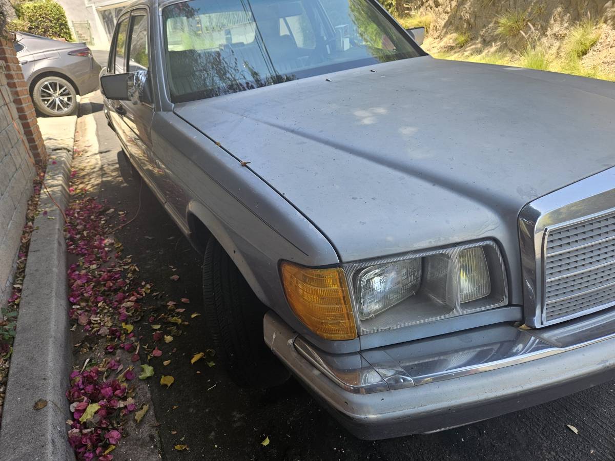 Mercedes-300-diesel-1984-blue-2