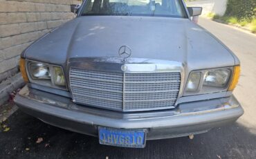 Mercedes-300-diesel-1984-blue
