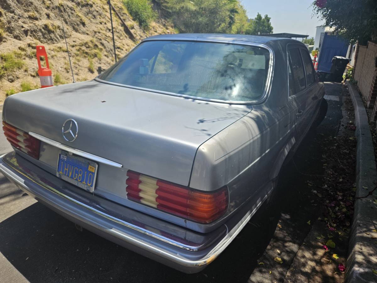 Mercedes-300-diesel-1984-blue-4