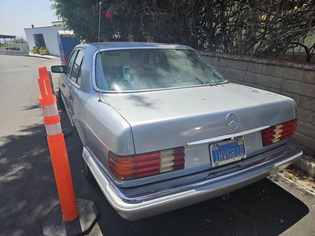 Mercedes-300-diesel-1984-blue-5