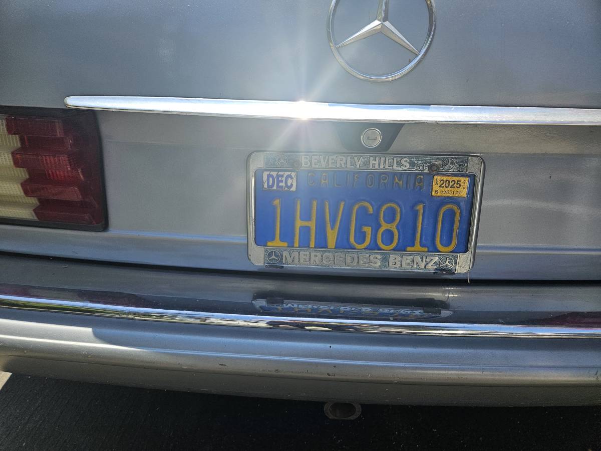 Mercedes-300-diesel-1984-blue-6