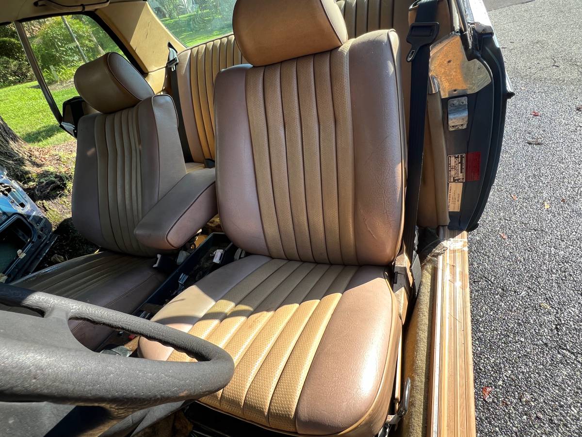 Mercedes-300cd-diesel-1985-12