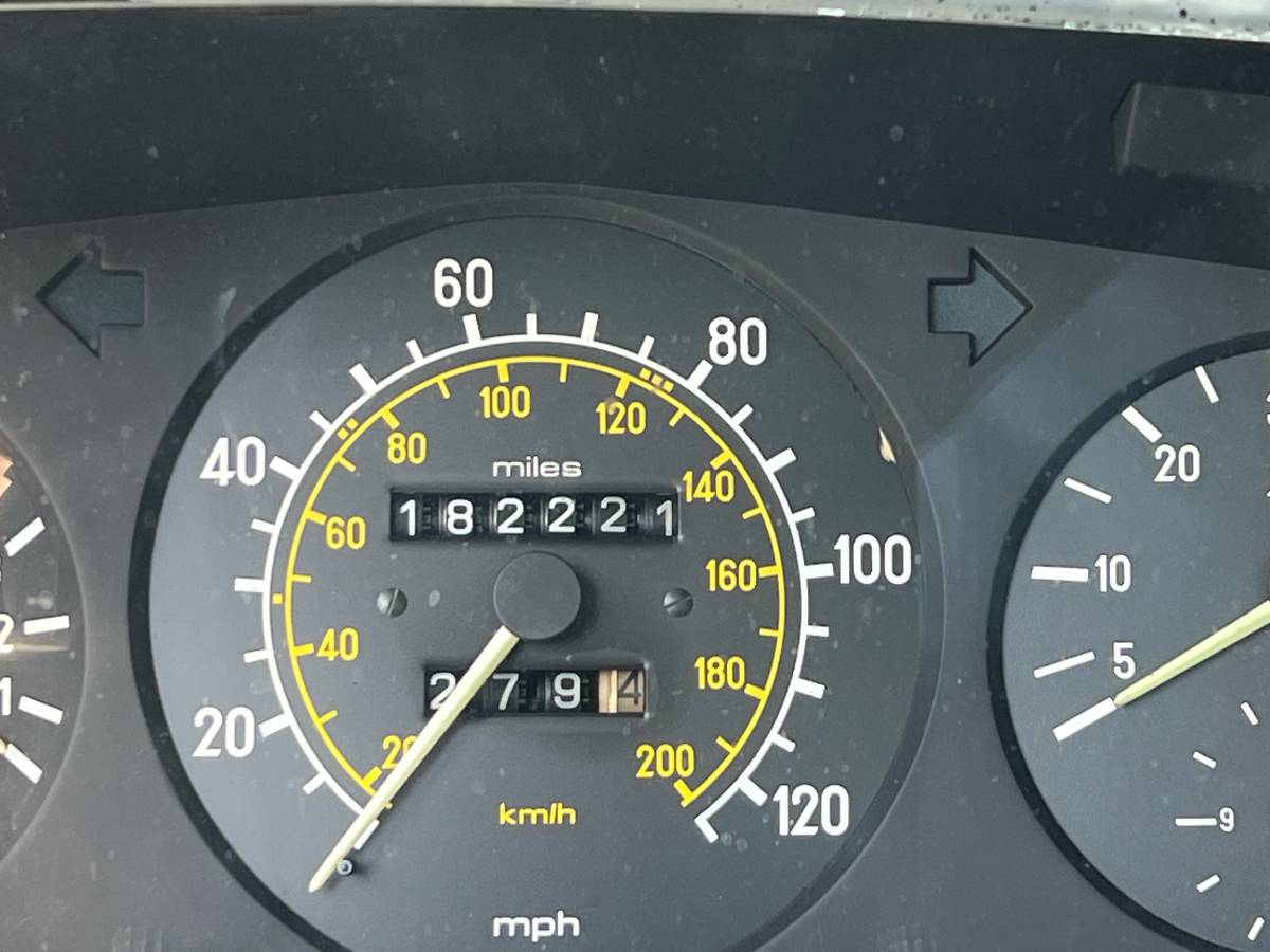 Mercedes-300cd-diesel-1985-13
