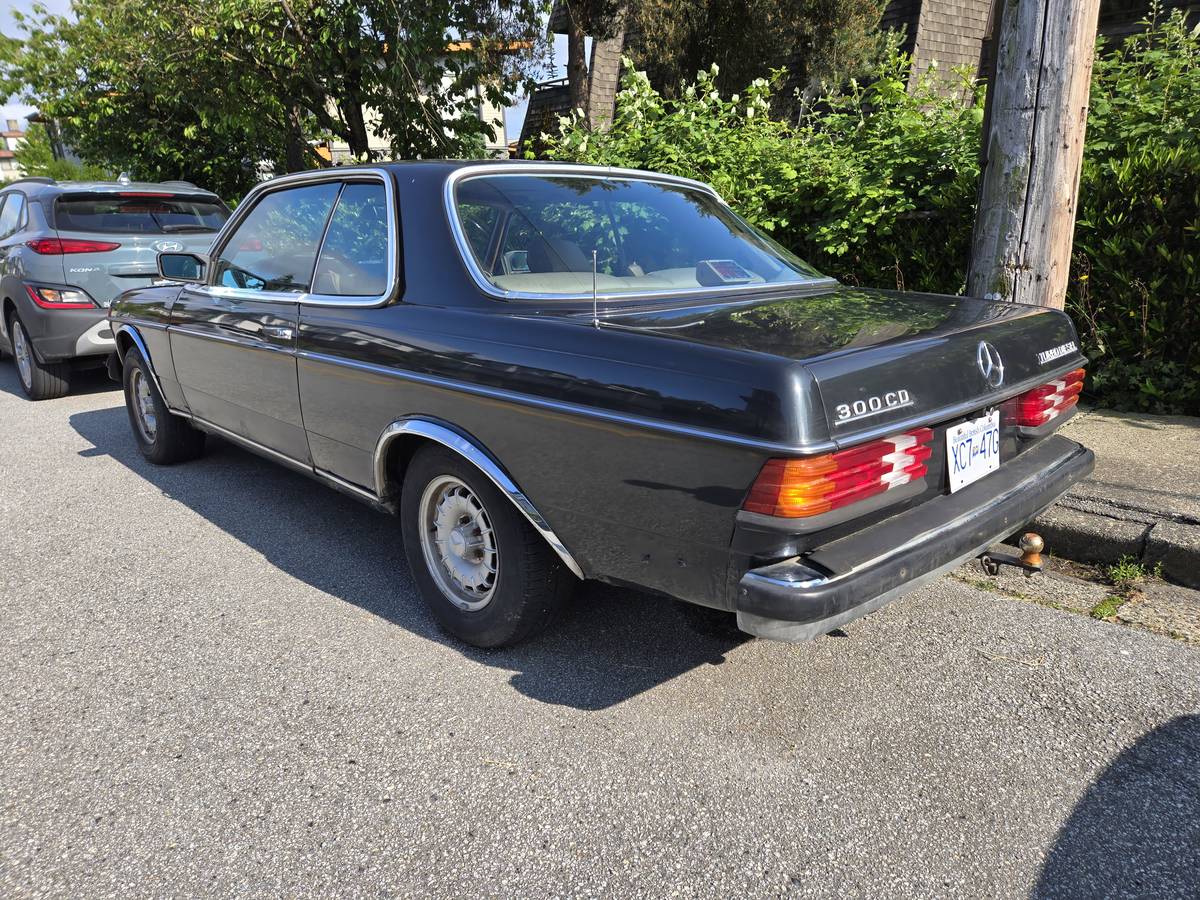Mercedes-300cd-diesel-1985-6