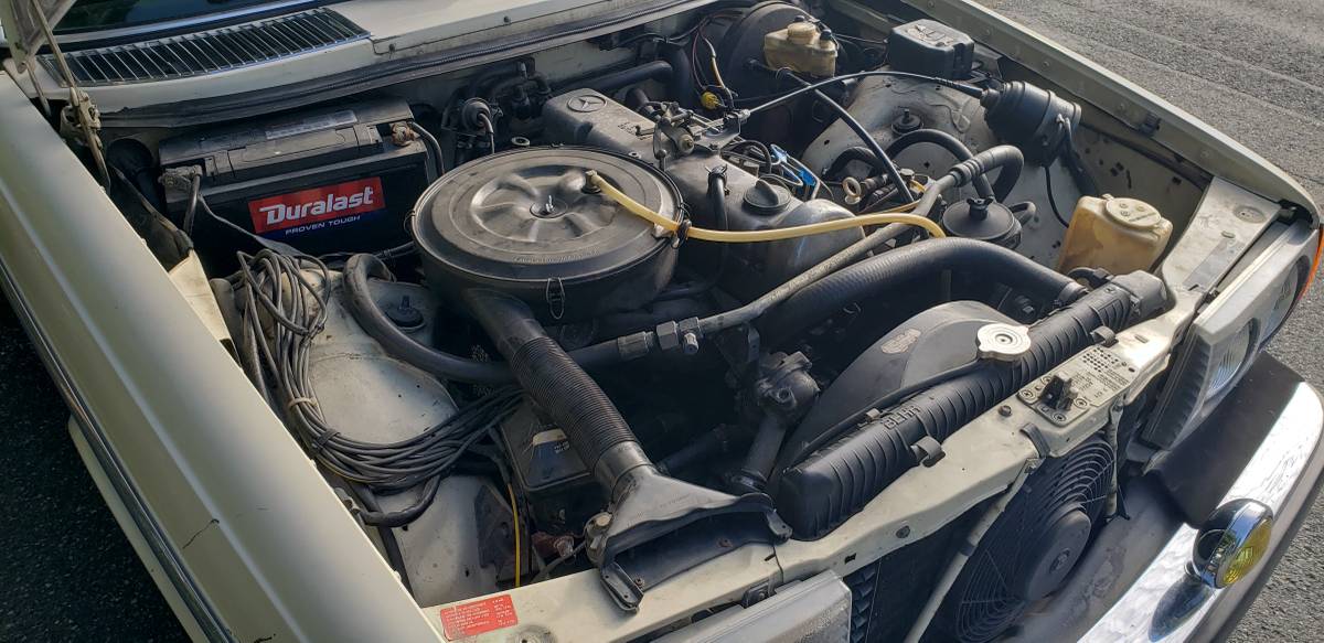Mercedes-300d-diesel-1979-yellow-11