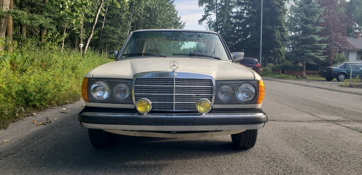 Mercedes-300d-diesel-1979-yellow-12