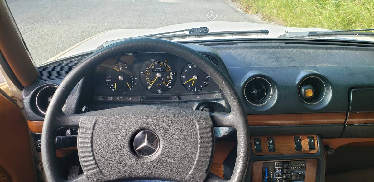 Mercedes-300d-diesel-1979-yellow-13