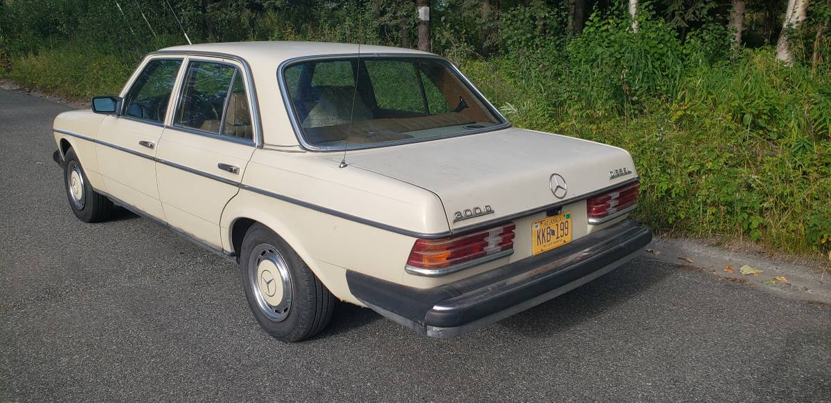 Mercedes-300d-diesel-1979-yellow-3