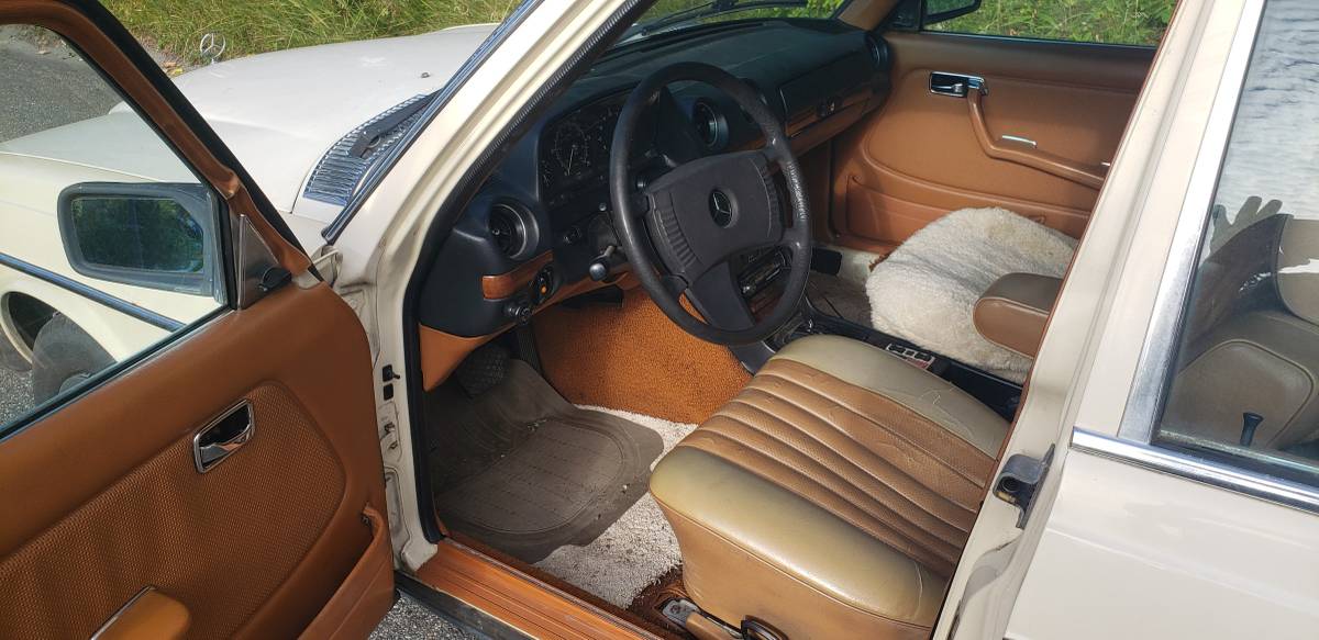 Mercedes-300d-diesel-1979-yellow-6