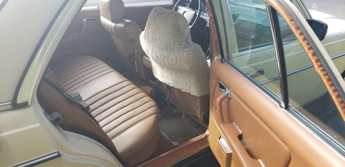 Mercedes-300d-diesel-1979-yellow-7