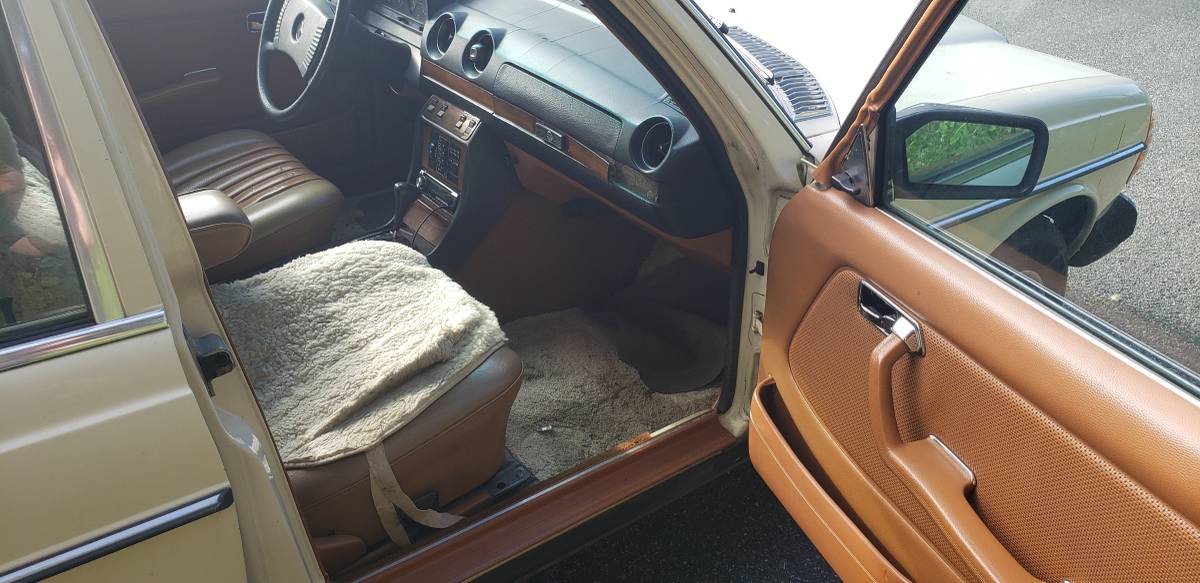 Mercedes-300d-diesel-1979-yellow-8