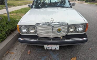 Mercedes-300d-diesel-1980-white-1