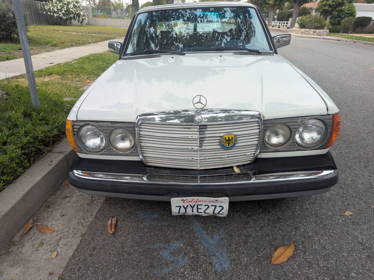 Mercedes-300d-diesel-1980-white