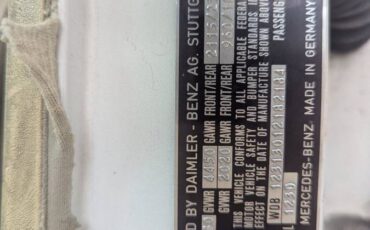 Mercedes-300d-diesel-1980-white-5