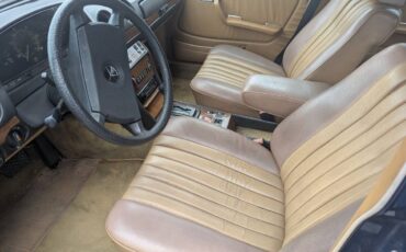 Mercedes-300d-diesel-1980-white-9