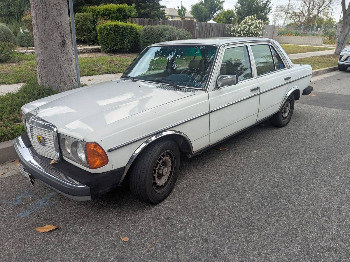 Mercedes-300d-diesel-1980-white