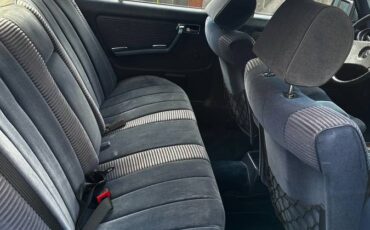 Mercedes-300d-diesel-1983-blue-10