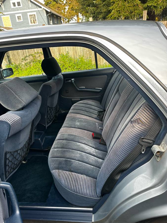 Mercedes-300d-diesel-1983-blue-6