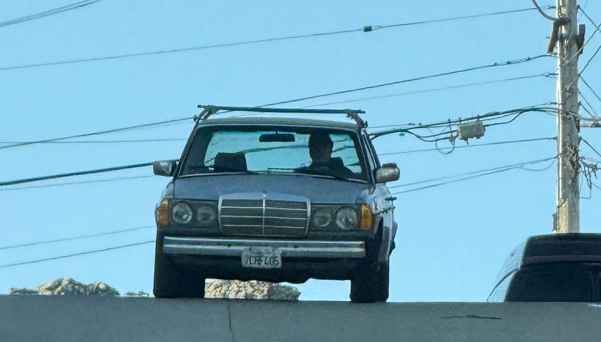 Mercedes-300d-diesel-1985-silver-1