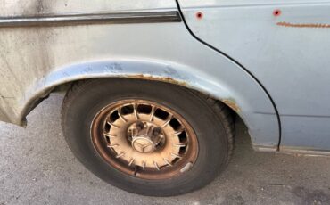 Mercedes-300d-diesel-1985-silver-2