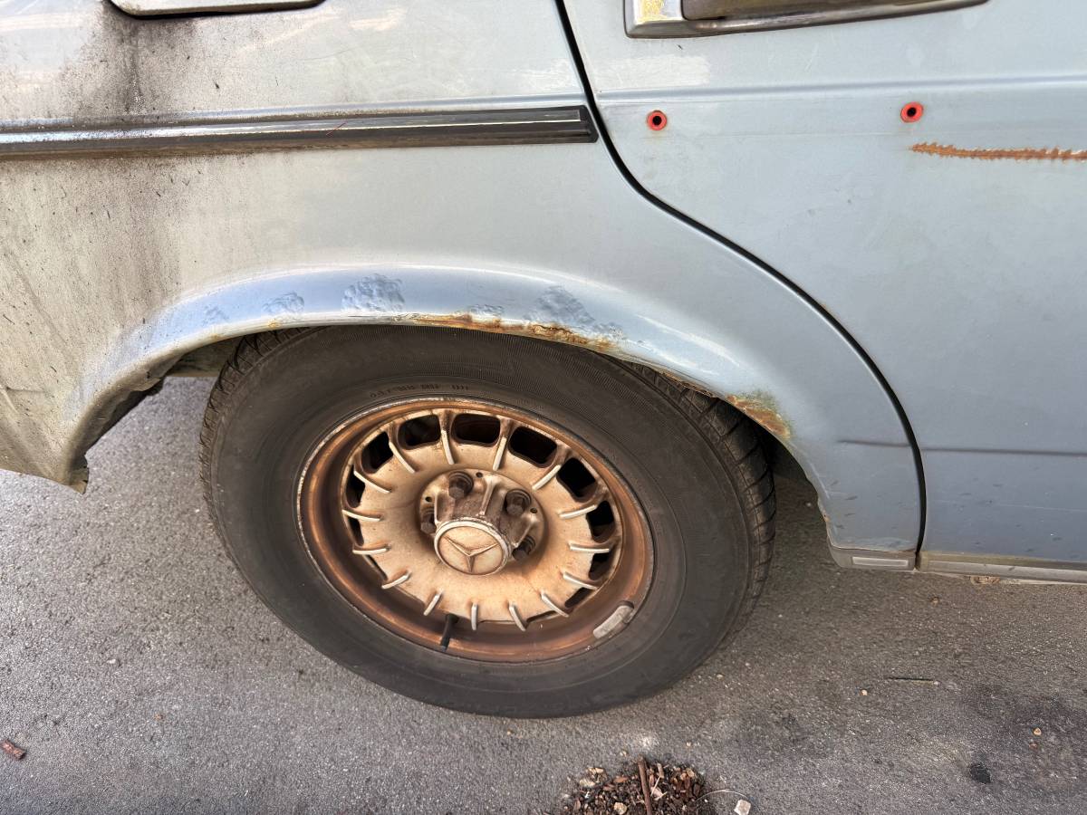 Mercedes-300d-diesel-1985-silver-2