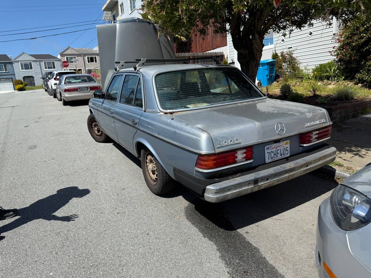 Mercedes-300d-diesel-1985-silver-4