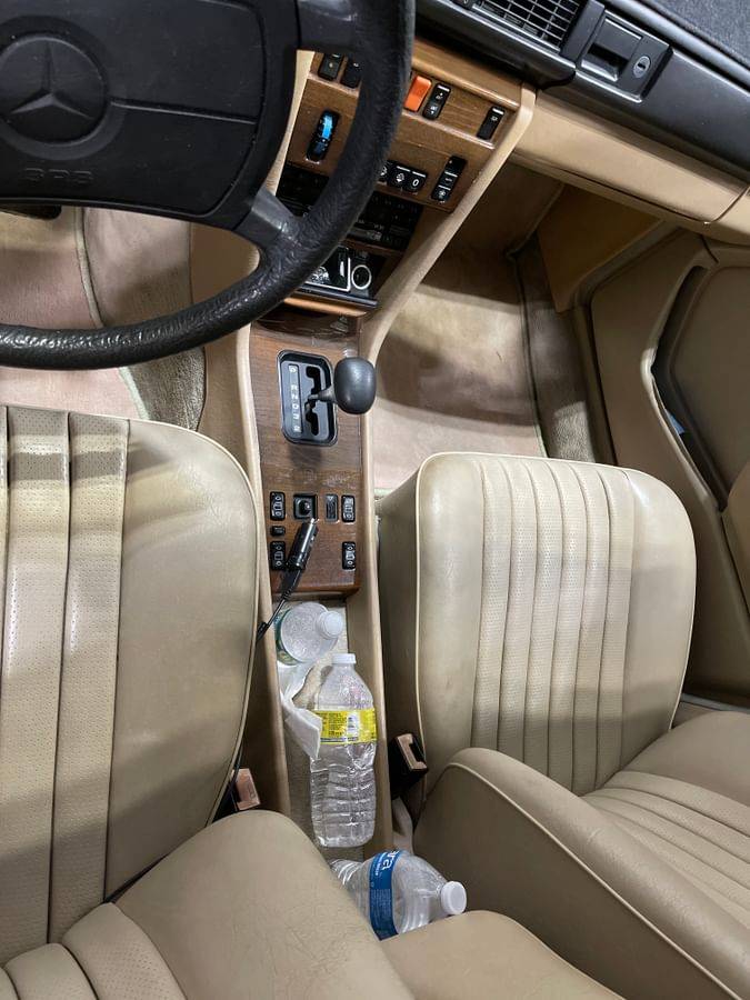 Mercedes-300d-diesel-1987-green-1