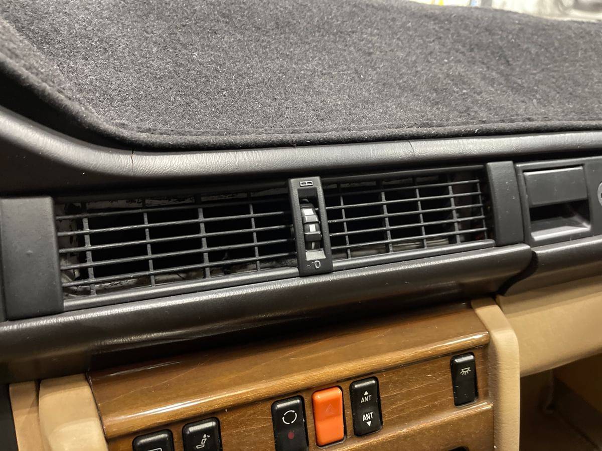 Mercedes-300d-diesel-1987-green-10