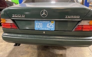 Mercedes-300d-diesel-1987-green-13