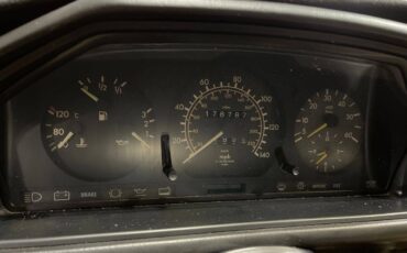 Mercedes-300d-diesel-1987-green-7