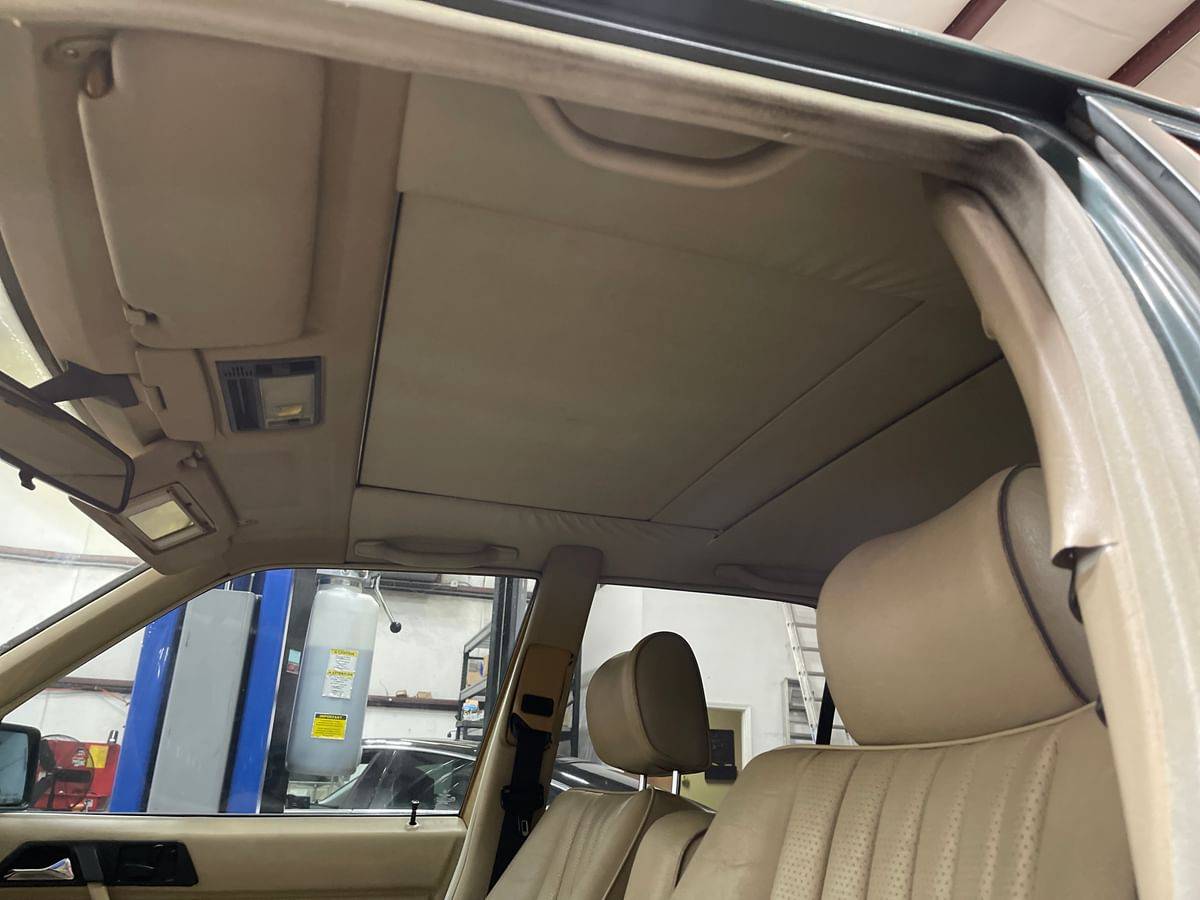 Mercedes-300d-diesel-1987-green