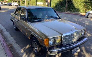 Mercedes-300d-turbo-diesel-1985-yellow-1