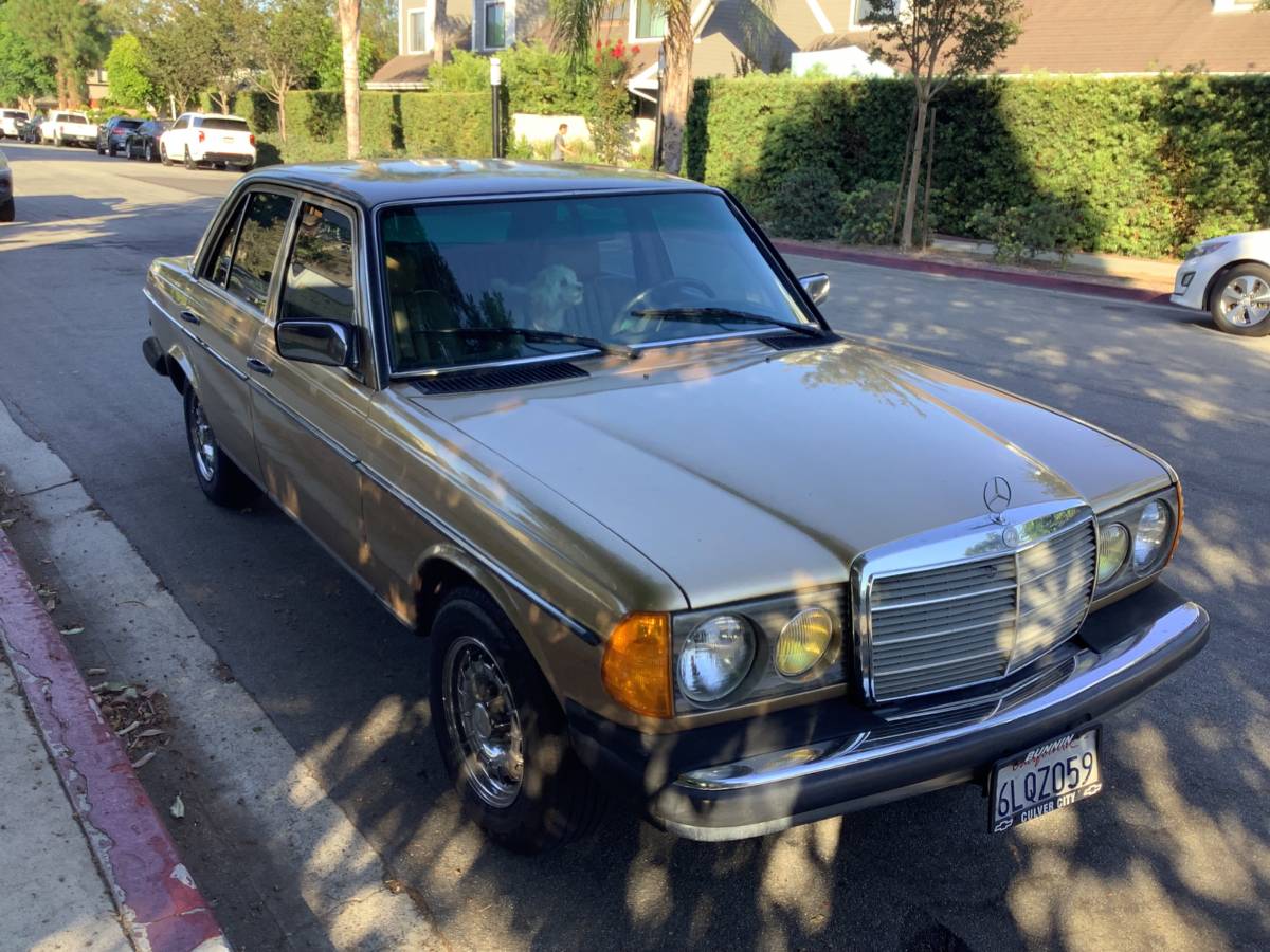 Mercedes-300d-turbo-diesel-1985-yellow-1