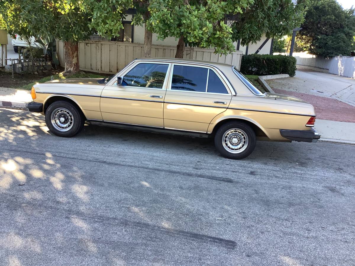 Mercedes-300d-turbo-diesel-1985-yellow-3
