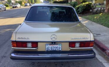 Mercedes-300d-turbo-diesel-1985-yellow-4