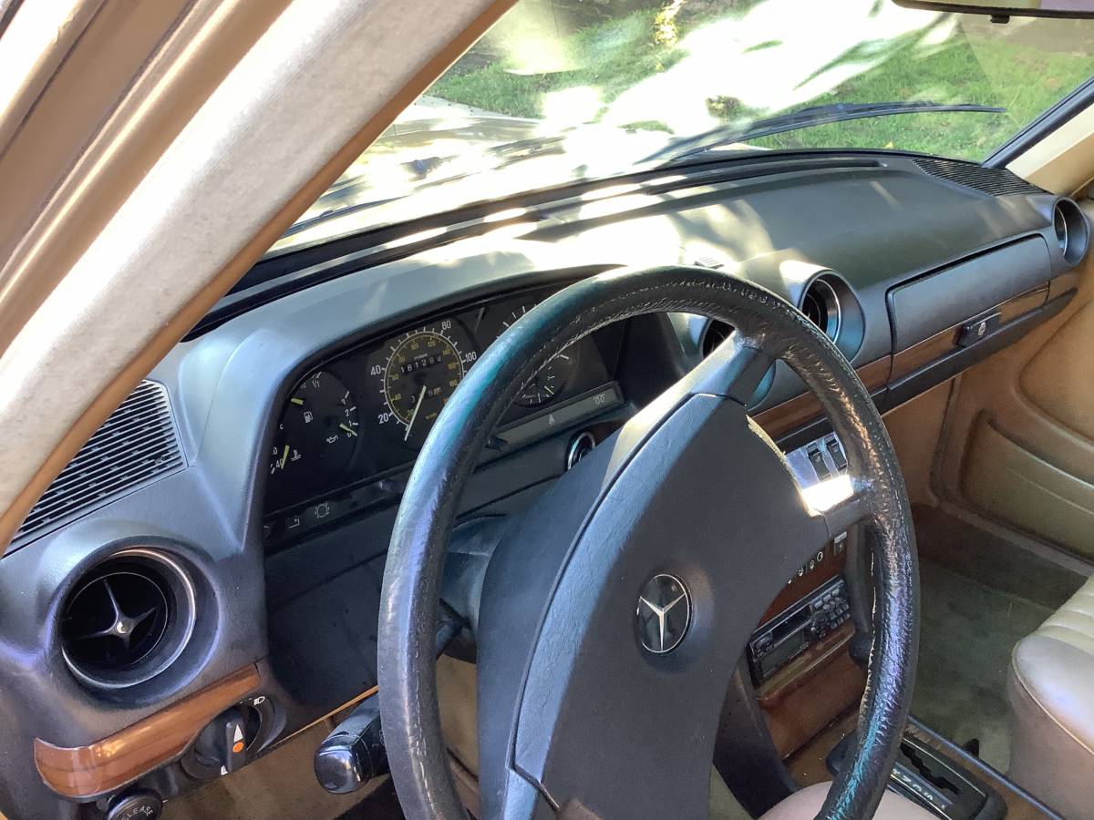 Mercedes-300d-turbo-diesel-1985-yellow-7
