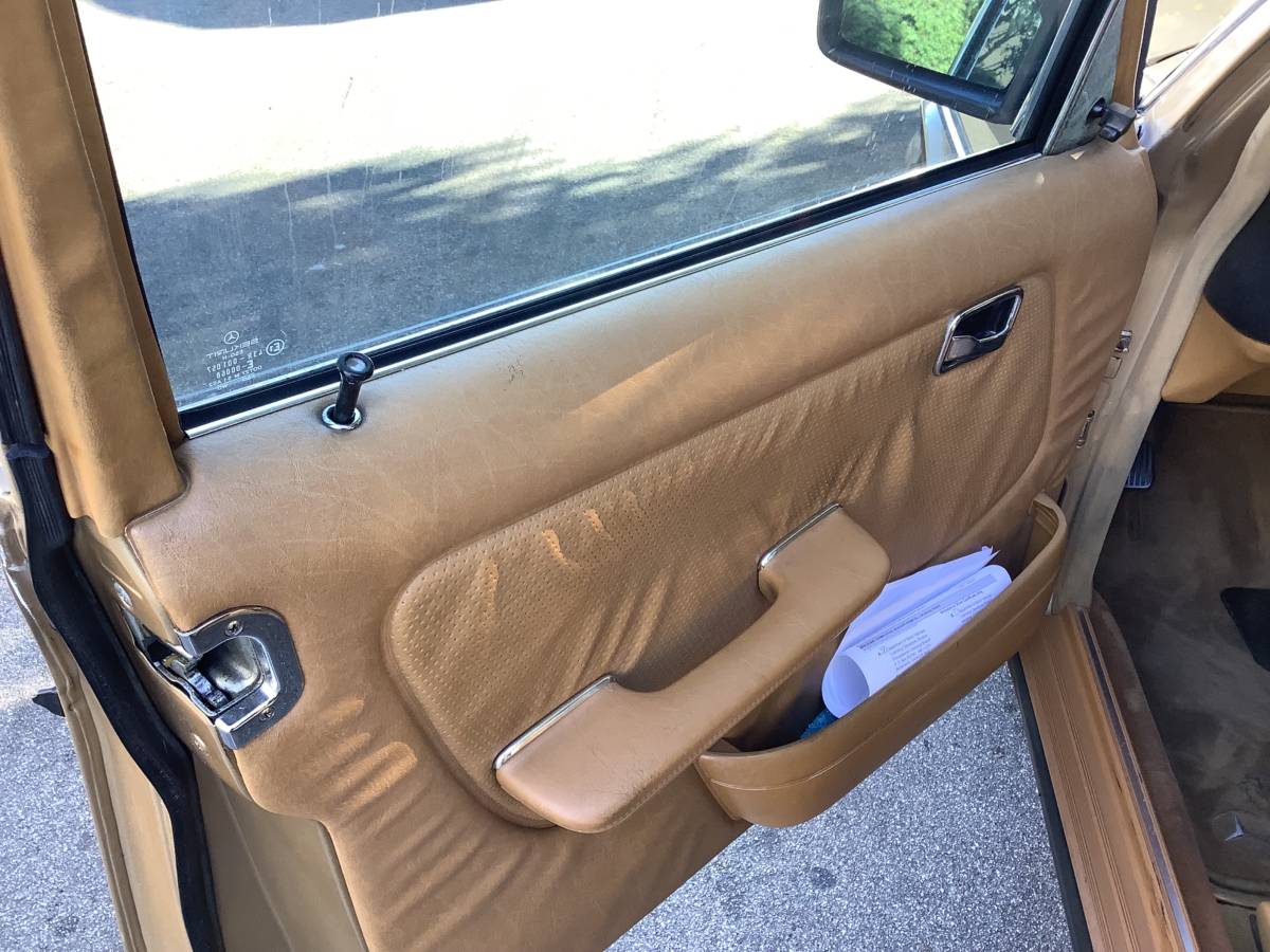 Mercedes-300d-turbo-diesel-1985-yellow-9