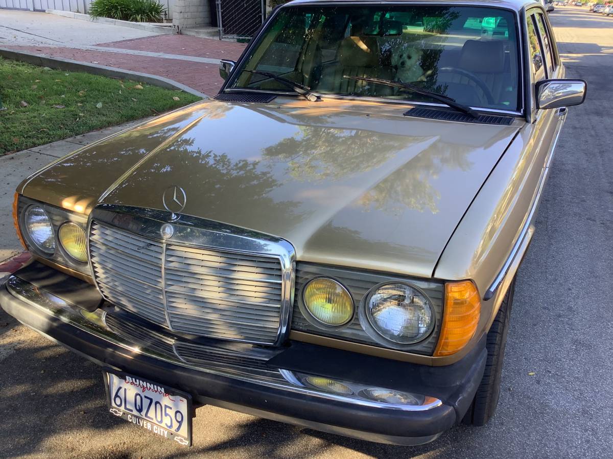 Mercedes-300d-turbo-diesel-1985-yellow