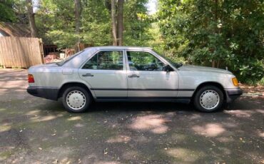 Mercedes-300e-1989-grey-13