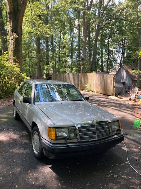 Mercedes-300e-1989-grey-14