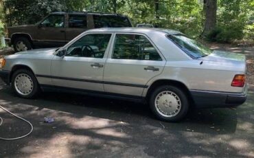 Mercedes-300e-1989-grey-15
