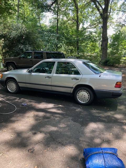 Mercedes-300e-1989-grey-15