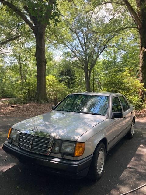 Mercedes-300e-1989-grey-16
