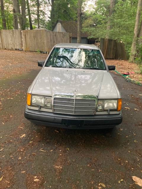 Mercedes-300e-1989-grey-17
