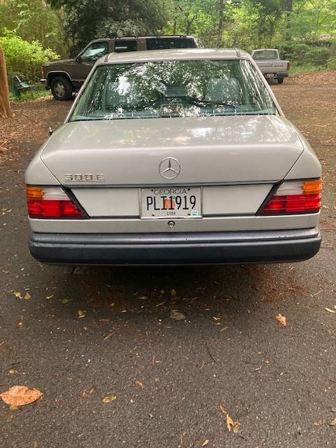 Mercedes-300e-1989-grey-18