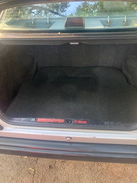 Mercedes-300e-1989-grey-2